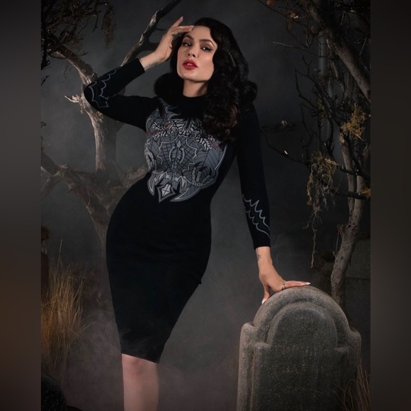 La Femme En Noir Hessian Dress - Picture 3 of 9